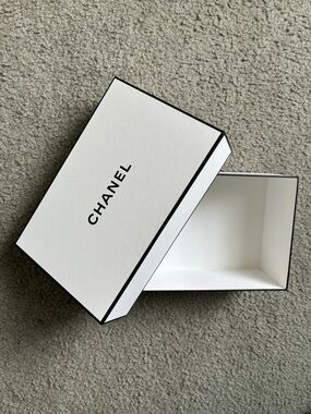 CHANEL White & Black Logo Gift Box